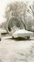 Queen's float, 1927.